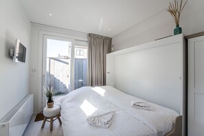 WiFi, bed sheets - Studio Jadana - A great couples get away (Zandvoort)