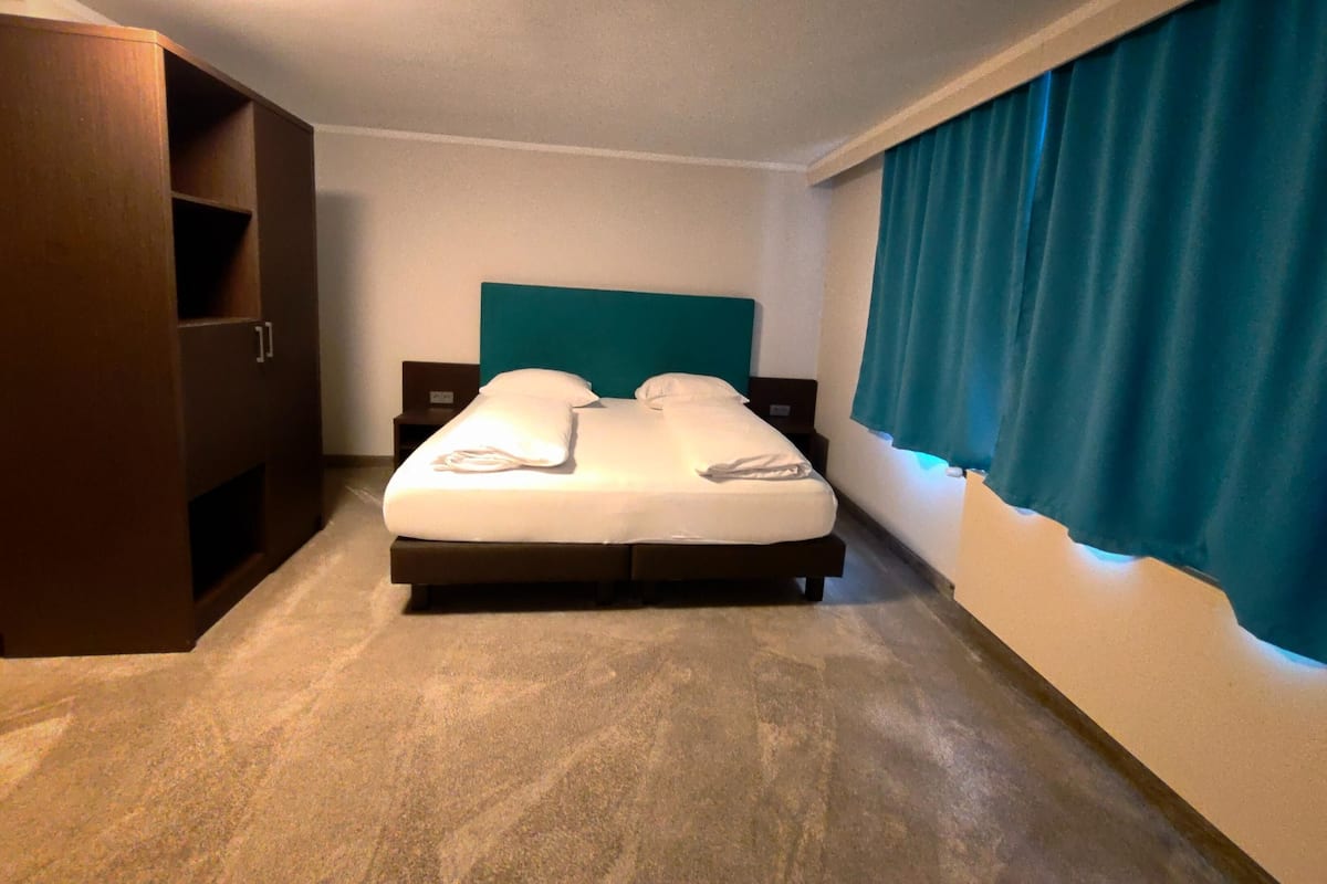 Suíte estúdio superior | Escrivaninha, cortinas blackout, berços (sobretaxa), Wi-Fi de cortesia