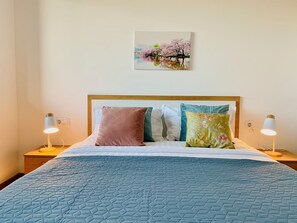 1 slaapkamer, een strijkplank/strijkijzer, wifi, beddengoed