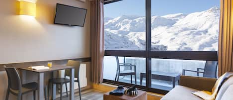 1 bedroom, in-room safe, free WiFi, bed sheets