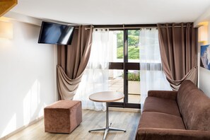 Studio, Balcony | Living area