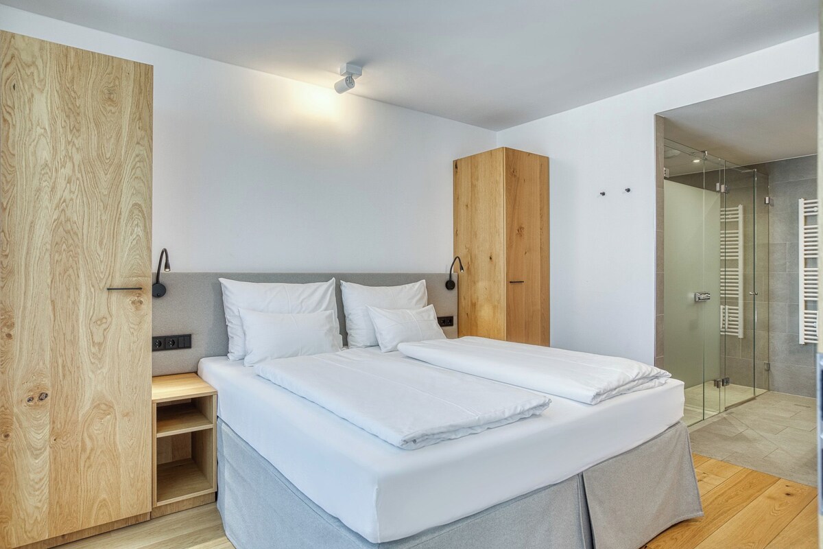 Loftsleilighet – panorama, 2 soverom (with Loggia) | Safe på rommet, barnesenger, wi-fi (inkludert) og individuelt dekorert