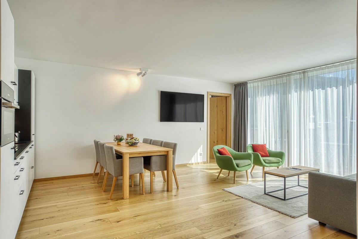 Leilighet – executive, 3 soverom, balkong | Safe på rommet, barnesenger, wi-fi (inkludert) og individuelt dekorert
