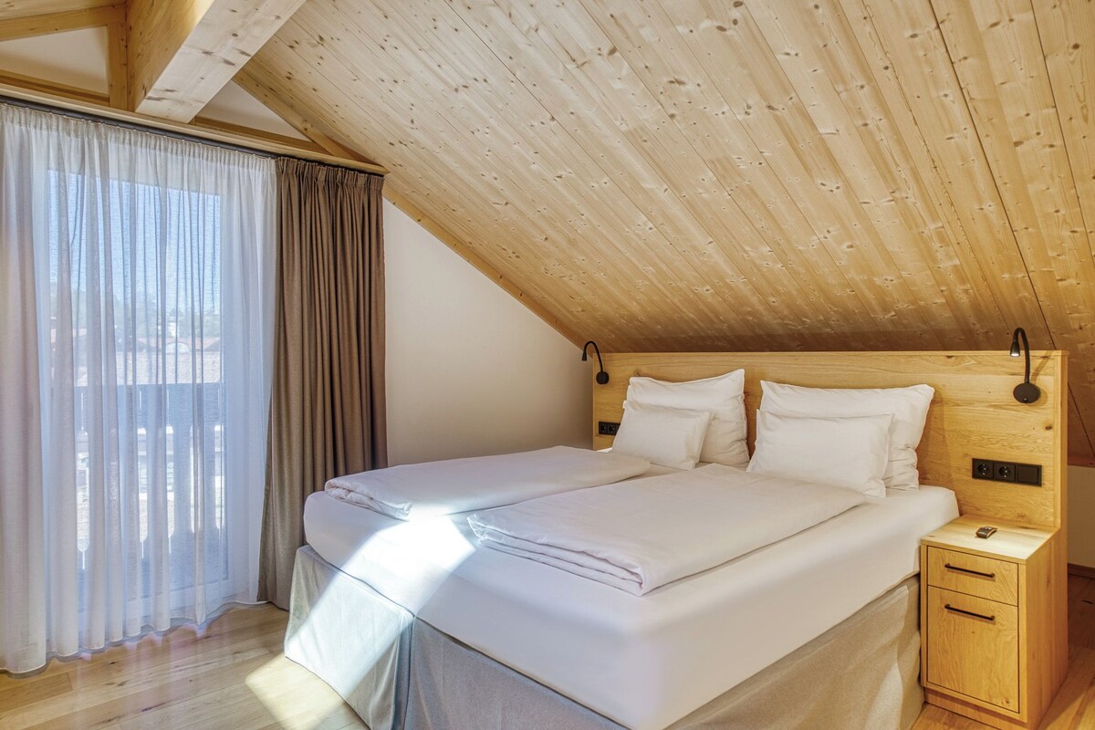 Loftsleilighet – premium, 3 soverom (with loggia) | Safe på rommet, barnesenger, wi-fi (inkludert) og individuelt dekorert