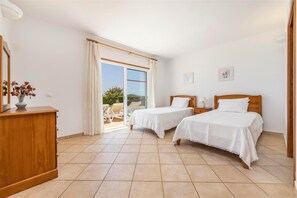 6 bedrooms, in-room safe, iron/ironing board, travel crib