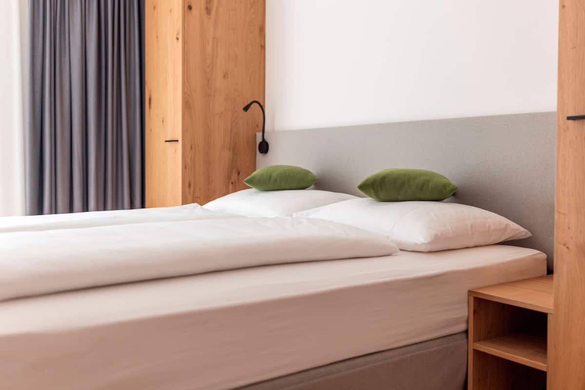 Appartamento Executive, 3 camere da letto, balcone | 3 camere, una cassaforte in camera, una scrivania, insonorizzazione