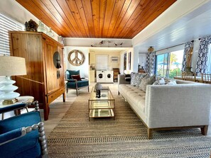 TV - Casa Amistad 2 - Third House From the Beach (Englewood)