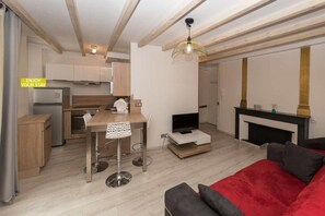 TV - 🎖 La Tournette - Apartment for 2-4 people in the heart of the old town (Annecy)