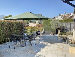 Outdoor dining - ☀️ Magnifique cottage LES BOIS MURÉS (Grasse)
