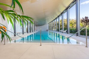 Infinity-bassäng och uppvärmd pool