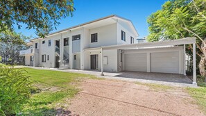 Exterior - Seahaven across the road from Shoal Bay Beach (Shoal Bay)