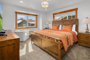 4 bedrooms, iron/ironing board, travel crib, free WiFi - 4 Master Suites in PRIME location! Walk to Golf, the Spa, and Portals! (Cle Elum)