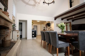 Villa (Three Bedroom Villa with Swimming Poo) | Living room | 25-cm TV with satellite channels - Stone Villa Olea (Supetar)