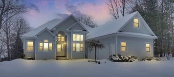 Book your summer vacation on beautiful long lake in Traverse City.. âïžđ©±â”ïžđ€żđ©łđ€đ·