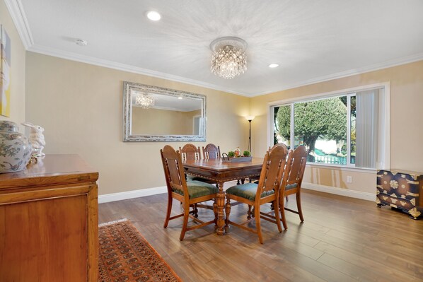 Dining - WOW! Better Than A Hotel! SPACIOUS 4BR in SAN JOSE (San Jose)