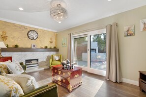 Interior - WOW! Better Than A Hotel! SPACIOUS 4BR in SAN JOSE (San Jose)