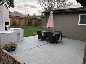 Outdoor dining - WOW! Better Than A Hotel! SPACIOUS 4BR in SAN JOSE (San Jose)