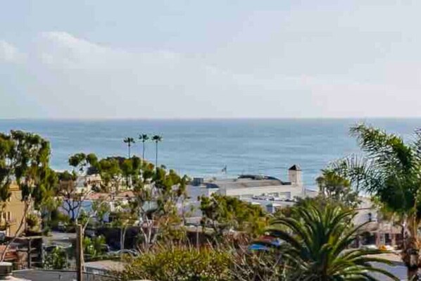 Miscellaneous - 100% NEW STUNNING BEACH HOME, GARDEN @ BEACH, RESERVED PARKING (Laguna Beach)