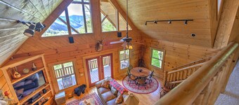 Spectacular Views, Privacy and Hot Tub