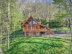 Exterior - Spectacular Views, Privacy and Hot Tub (Maggie Valley)