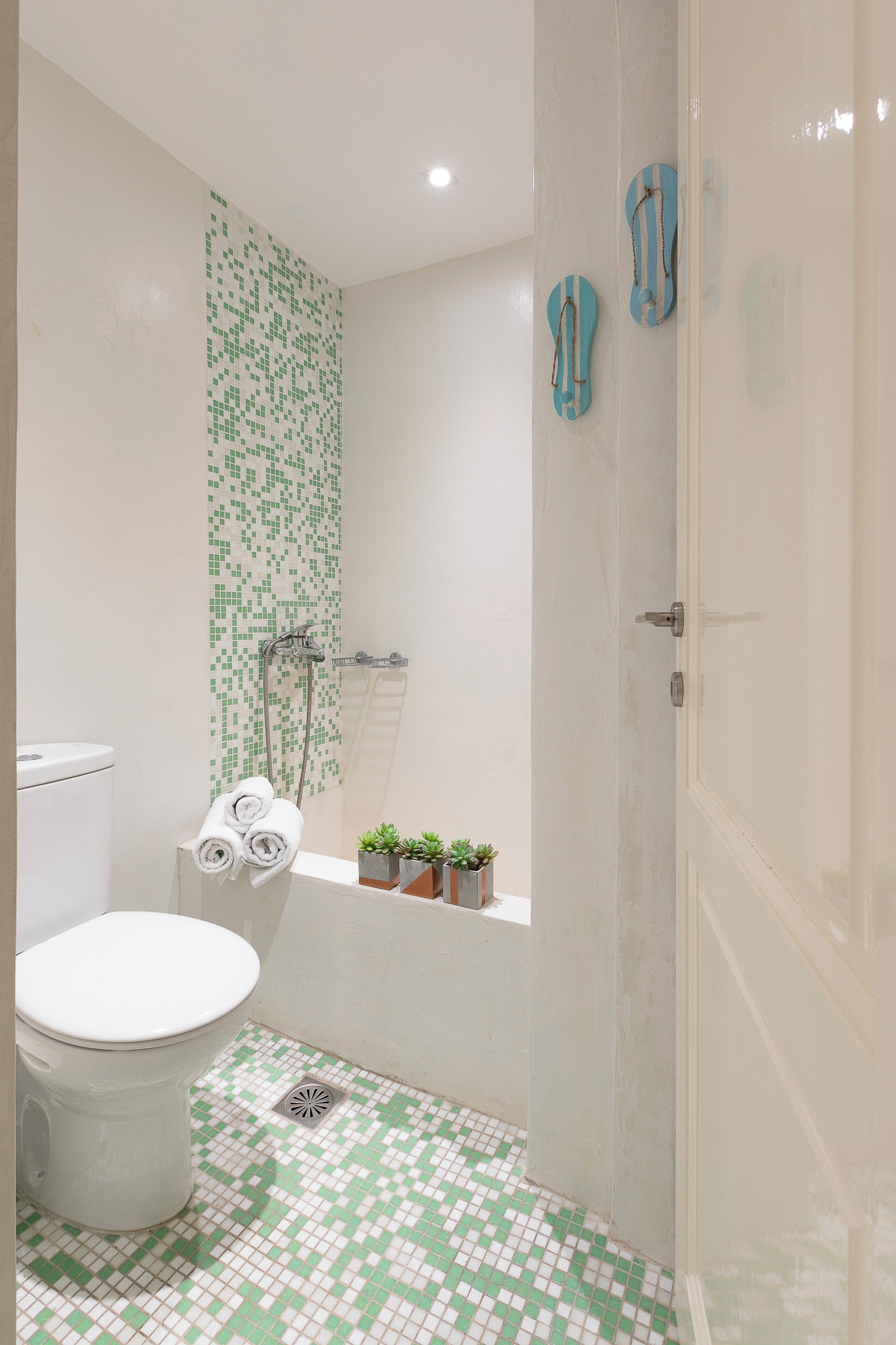 A bathroom with a toilet, a shower, and a bathtub.