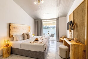 セーフティボックス (室内)、遮光カーテン、ベビーベッド (無料)、WiFi (無料)