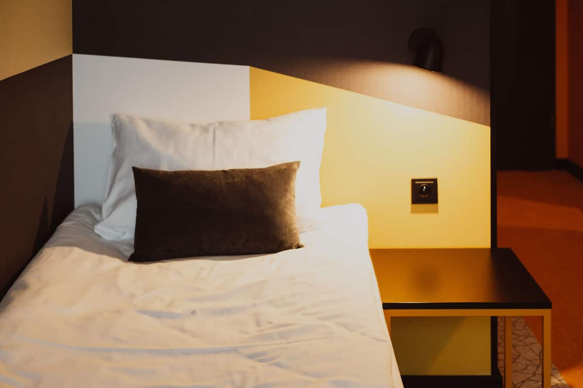 1 habitación, decoración personalizada y escritorio