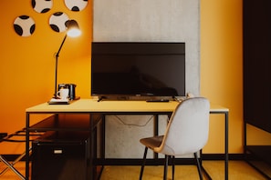 Habitació individual Comfort | 1 dormitori, decoració individual i escriptori
