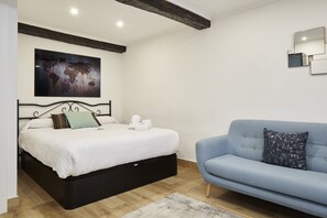 3 makuuhuonetta, silitysrauta/-lauta, ilmainen Wi-Fi, vuodevaatteet