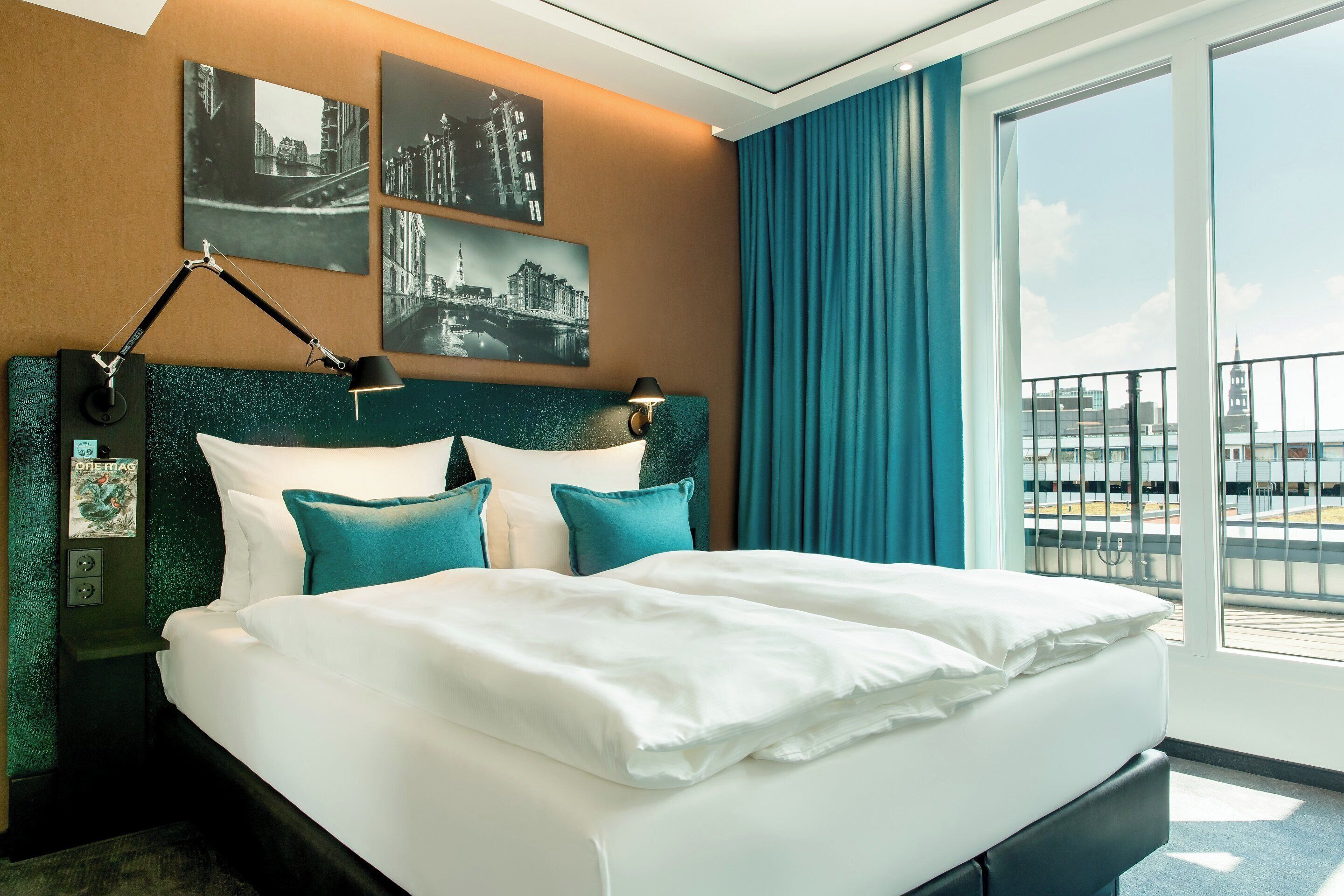 comfort room, 1 queen bed, balcony | egyptian cotton sheets, premium bedding, down duvets, in-room safe