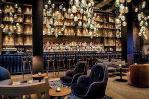 Bar (on property) - Motel One Hamburg-Fleetinsel (Hamburg)