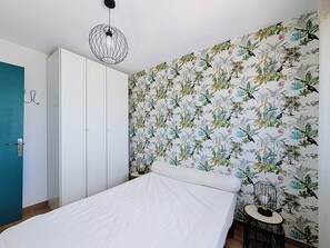 2 bedrooms, iron/ironing board, WiFi (surcharge)