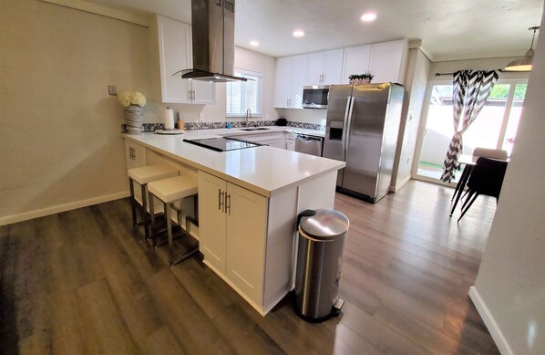 Cookware/dishes/utensils