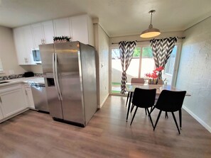 Cookware/dishes/utensils