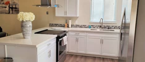 Cookware/dishes/utensils