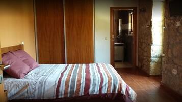 3 bedrooms, iron/ironing board, WiFi