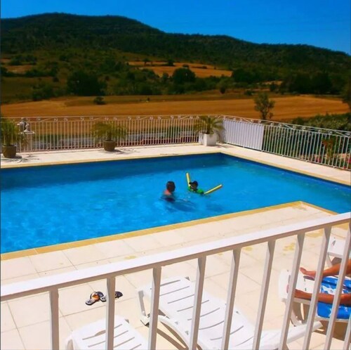Lovely gîte in the south of the ardeche with large picnic area, bbq...
