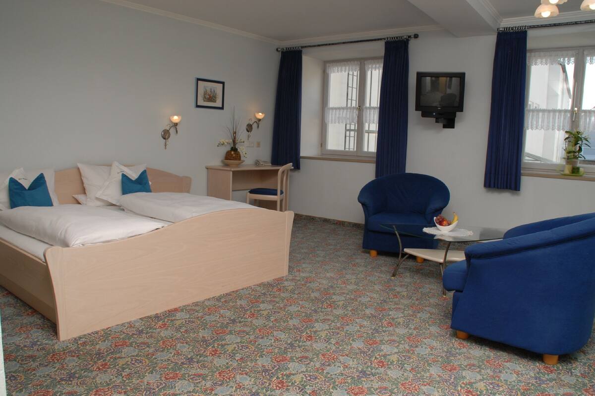 Double Room | 1 bedroom, in-room safe, desk, free WiFi