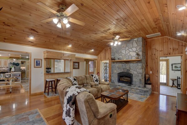 Smart TV, foosball - Secluded home on 24 acres (Hayesville)