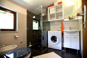 Laundry - Apartment 2, vacation apartment near Opatija/Rijeka from private owner, in Viskovo, in a quiet location (Viškovo)