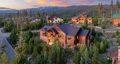 Timber Top Luxury Home I Private Hot Tub I Great Views I Best Price I Discounted Attractions