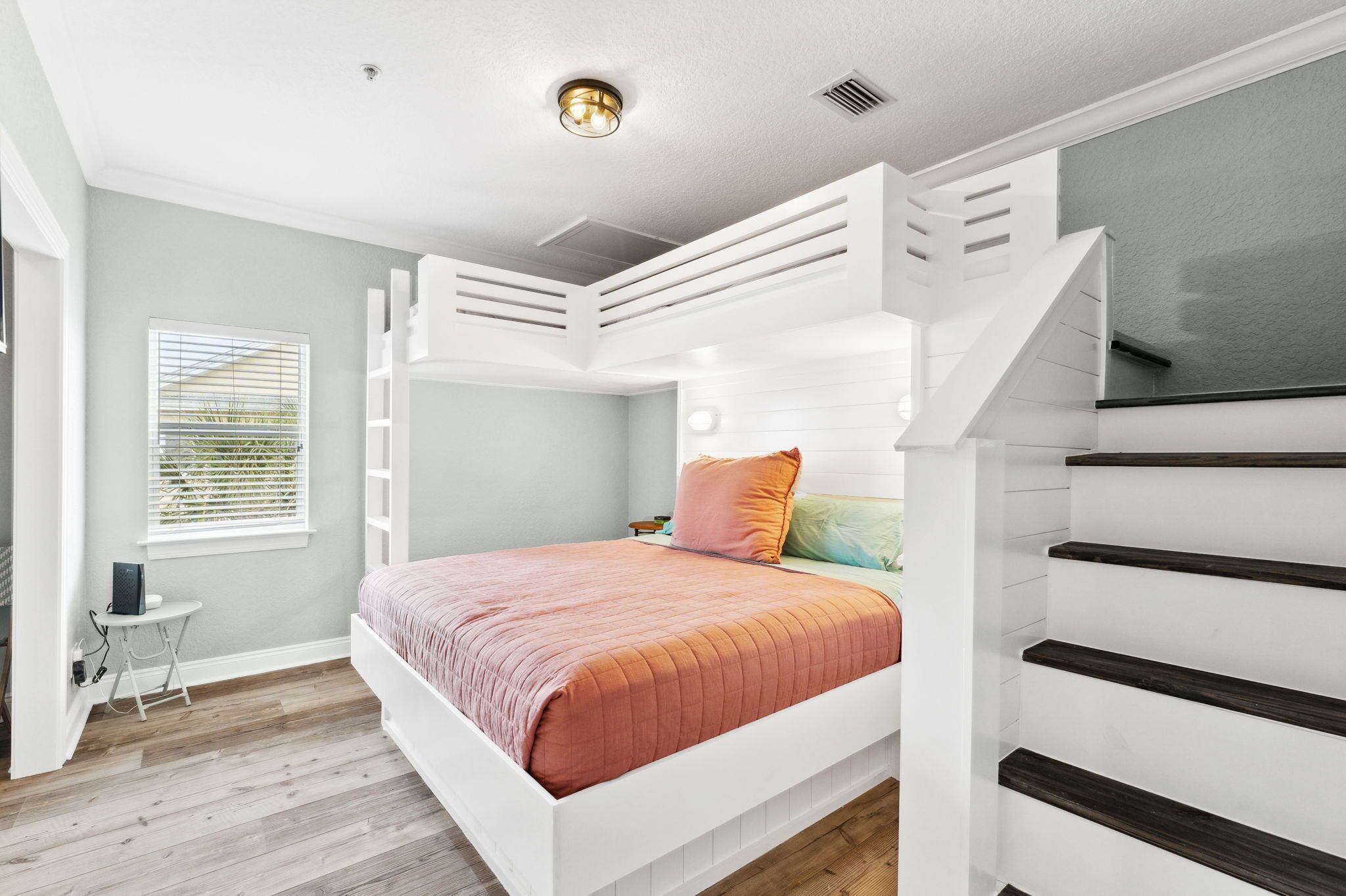 3 makuuhuonetta, vauvan matkasänky, ilmainen Wi-Fi, vuodevaatteet