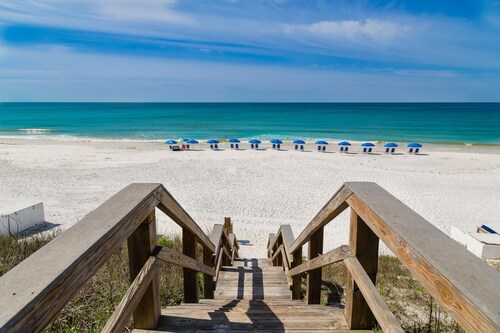 September Blow Out. 30A Townhome: Private Gated Beach Access, 3 Pools & Pickl...