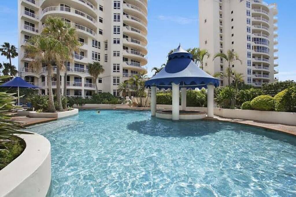 Magnificent 3 BR Moroccan Apart, Pool Level.