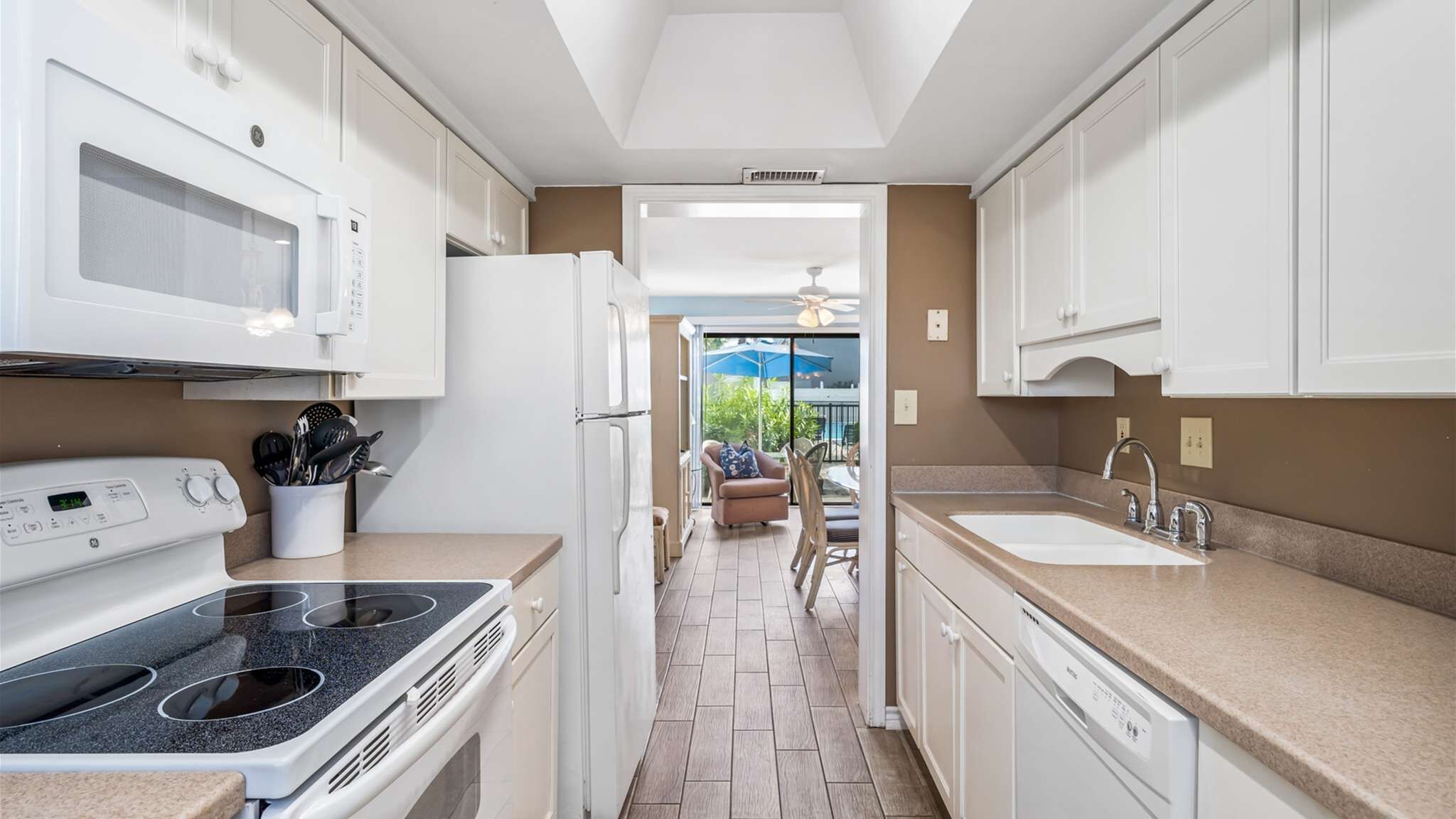 Réfrigérateur, micro-ondes, four, lave-vaisselle