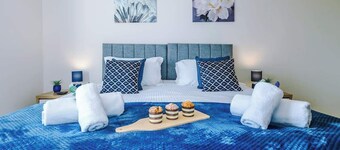 Spacious home, ideal for professionals, sleeps 8!