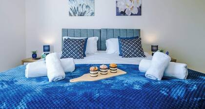 Spacious home, ideal for professionals, sleeps 8!