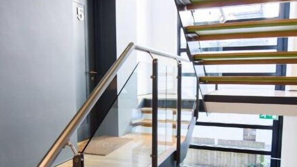 A modern staircase with glass railings and wooden steps. - 15% OFF Superhost Stays Mn-Fri | Spacious 2 Bd Apt (Cardiff)
