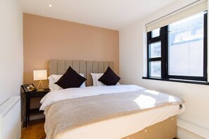 2 bedrooms, WiFi - 15% OFF Superhost Stays Mn-Fri | Spacious 2 Bd Apt (Cardiff)