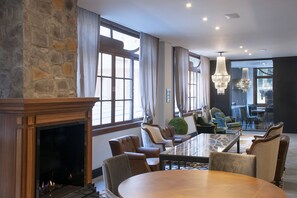 42-inch Smart TV with cable channels, TV - Bella Gramado Resort & Spa by Gramado Parks (Gramado)